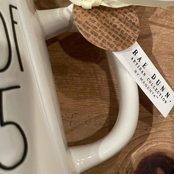 NWT Rae Dunn Artisan Collection Ceramic Class of 2025 Graduation Cap Mug tassle - Picture 6 of 6